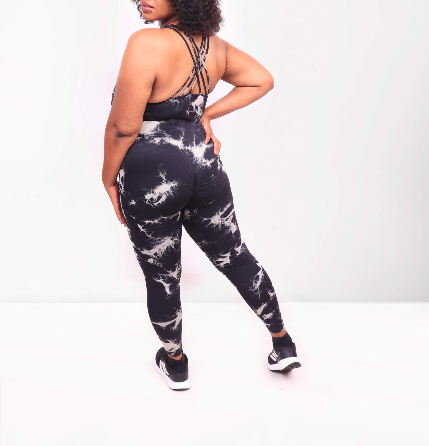 BLACK AND WHITE FULL BODYSUIT